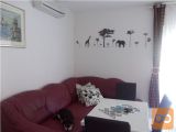 PRODAMO DVA 1-SOBNA APARTMAJA V KARLOBAGU