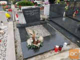 Ugodno oddam dva enojna groba na Žalah in v Sostru