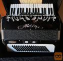 HARMONIKA – KLAVIRSKA MELODIJA VIOLETA – 80 BASNA S KOVČKOM